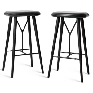 Spine Barstol fra Fredericia Furniture med sort lædersæde