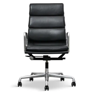 Om Eames
Den ikoniske og alligevel underspillede design af Charles og Ray Eames' Soft Pad stol EA 219 gør soft pad´en til et ideelt valg til møde- og kontoret