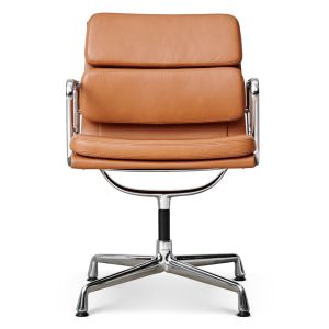 Den ikoniske og alligevel underspillede design af Charles og Ray Eames' Soft Pad stol EA 208 gør soft pad´en til et ideelt valg til møde- og kontor eller som spisestol